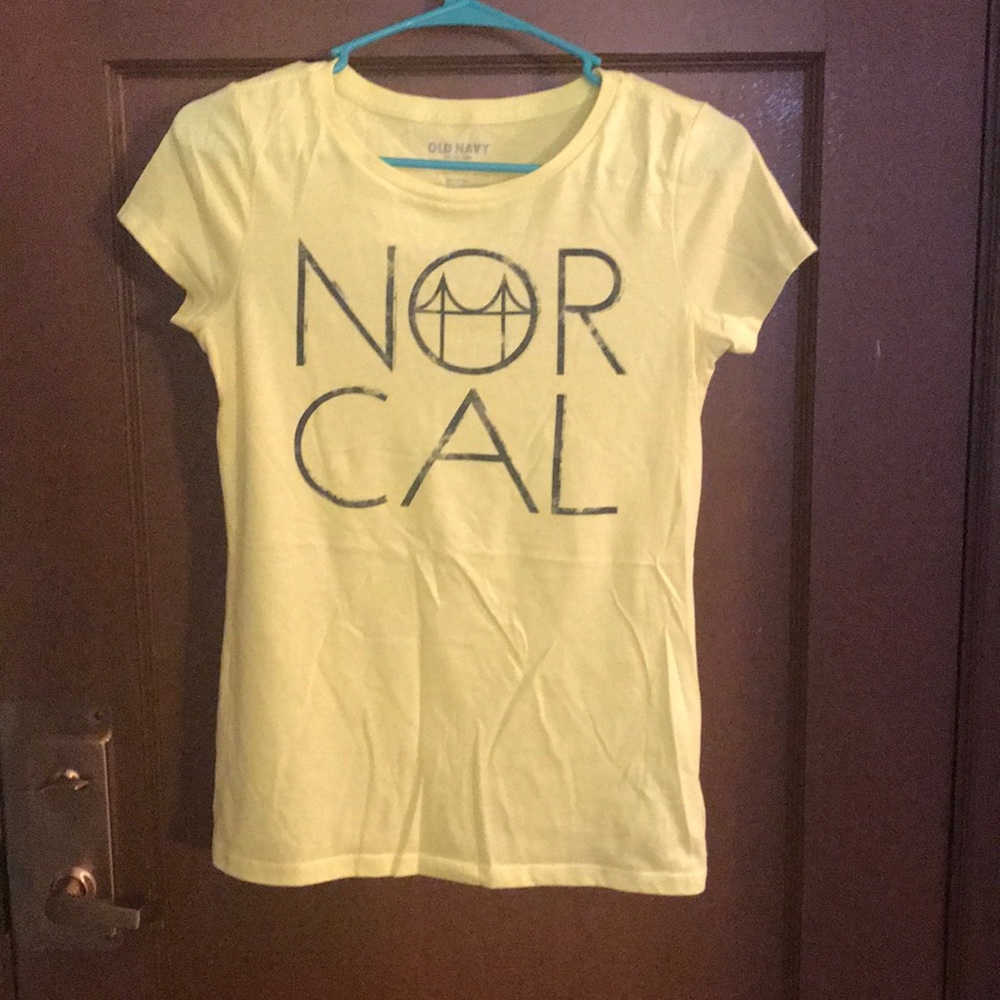 Old Navy North Cali shirt only worn once.
